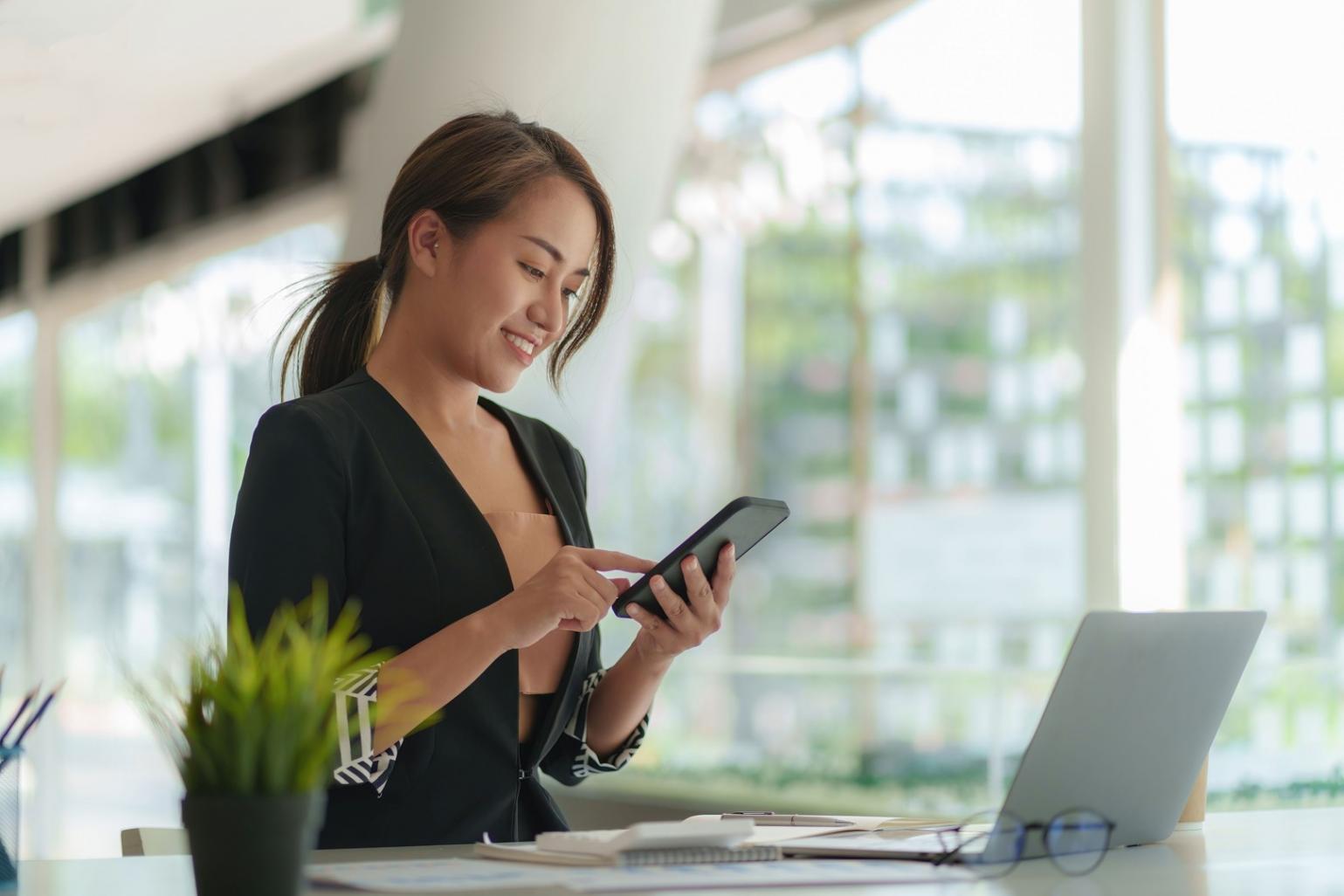 Teilnehmer arbeiten an Mobile SEO Projekten