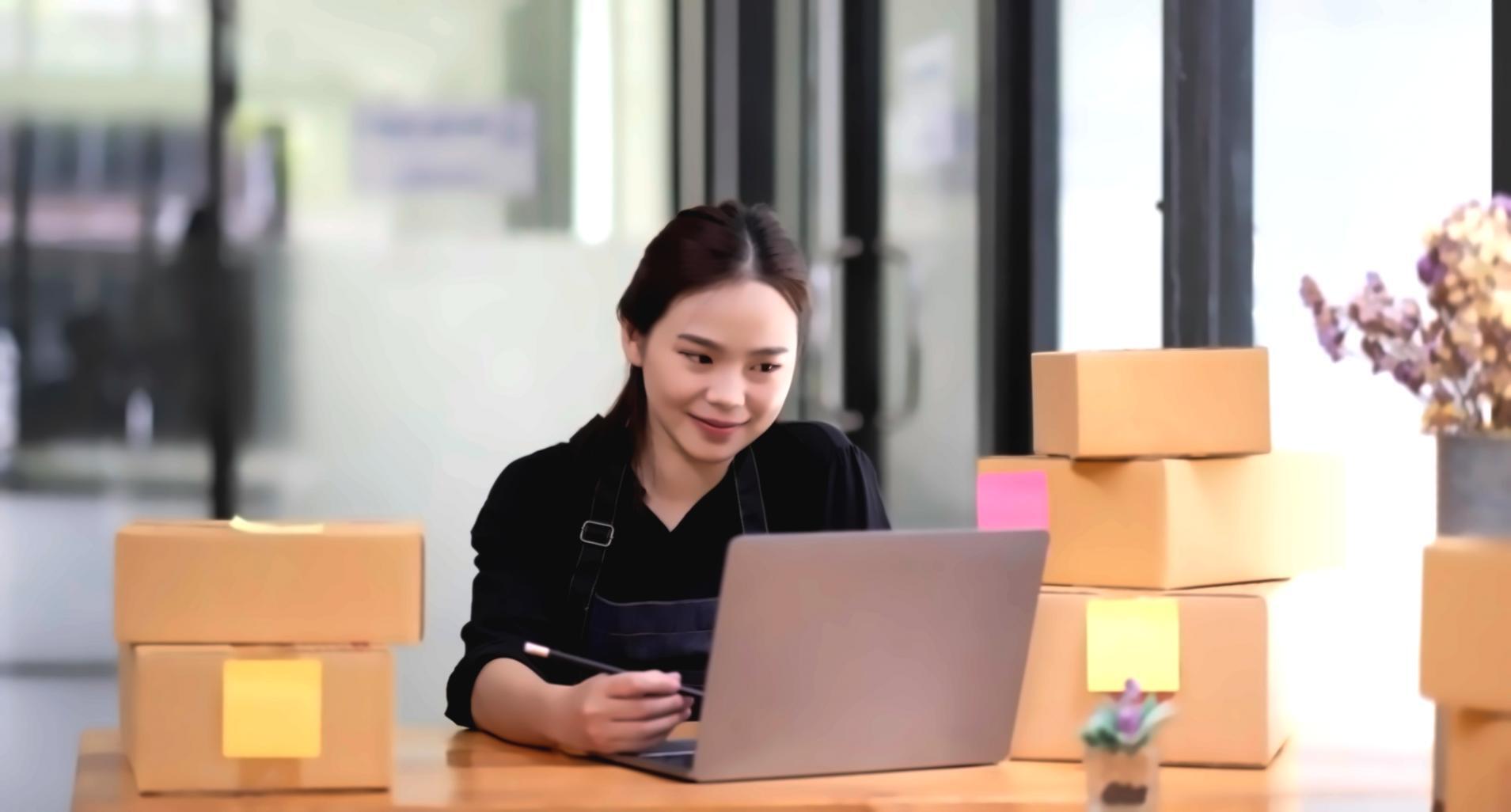 Caliventhora Team bei der Arbeit an innovativen Online-Kursen